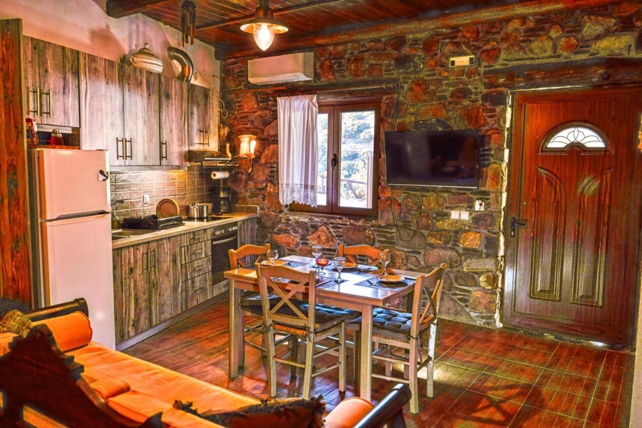 "Pefkopetro" Traditional House Keramotí Dış mekan fotoğraf