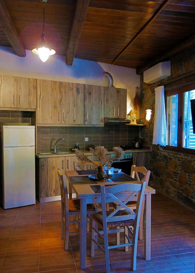 "Pefkopetro" Traditional House Keramotí Dış mekan fotoğraf